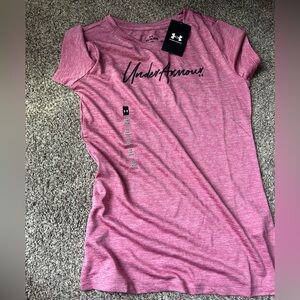 women’s XS Under Armor loose fit tshirt
